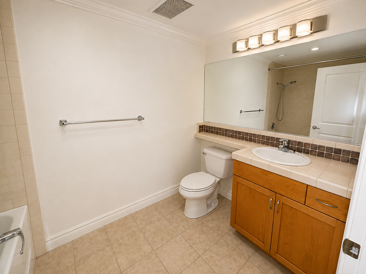 Sunny 2BR/2BA Condo with 2 Parking Spaces in Discovery at Cortez Hill property image