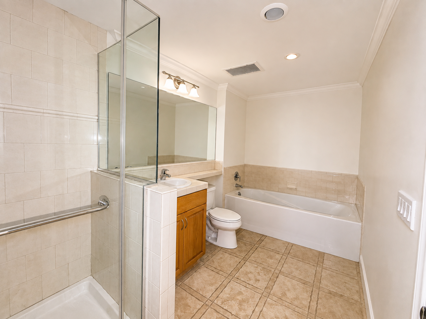 Sunny 2BR/2BA Condo with 2 Parking Spaces in Discovery at Cortez Hill property image