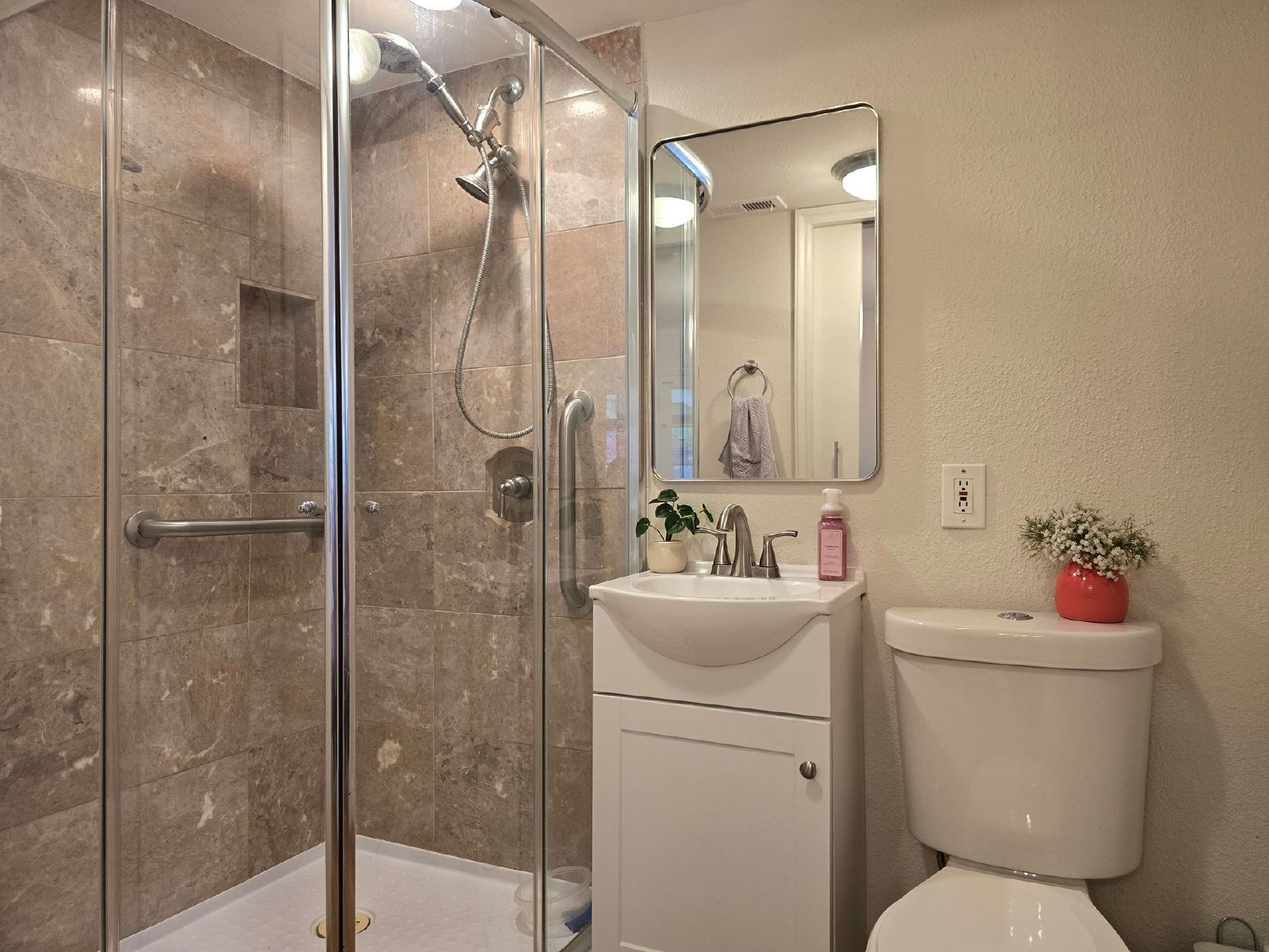Spectacular, spacious 4-Bedroom Home in Desirable Fletcher Hills property image
