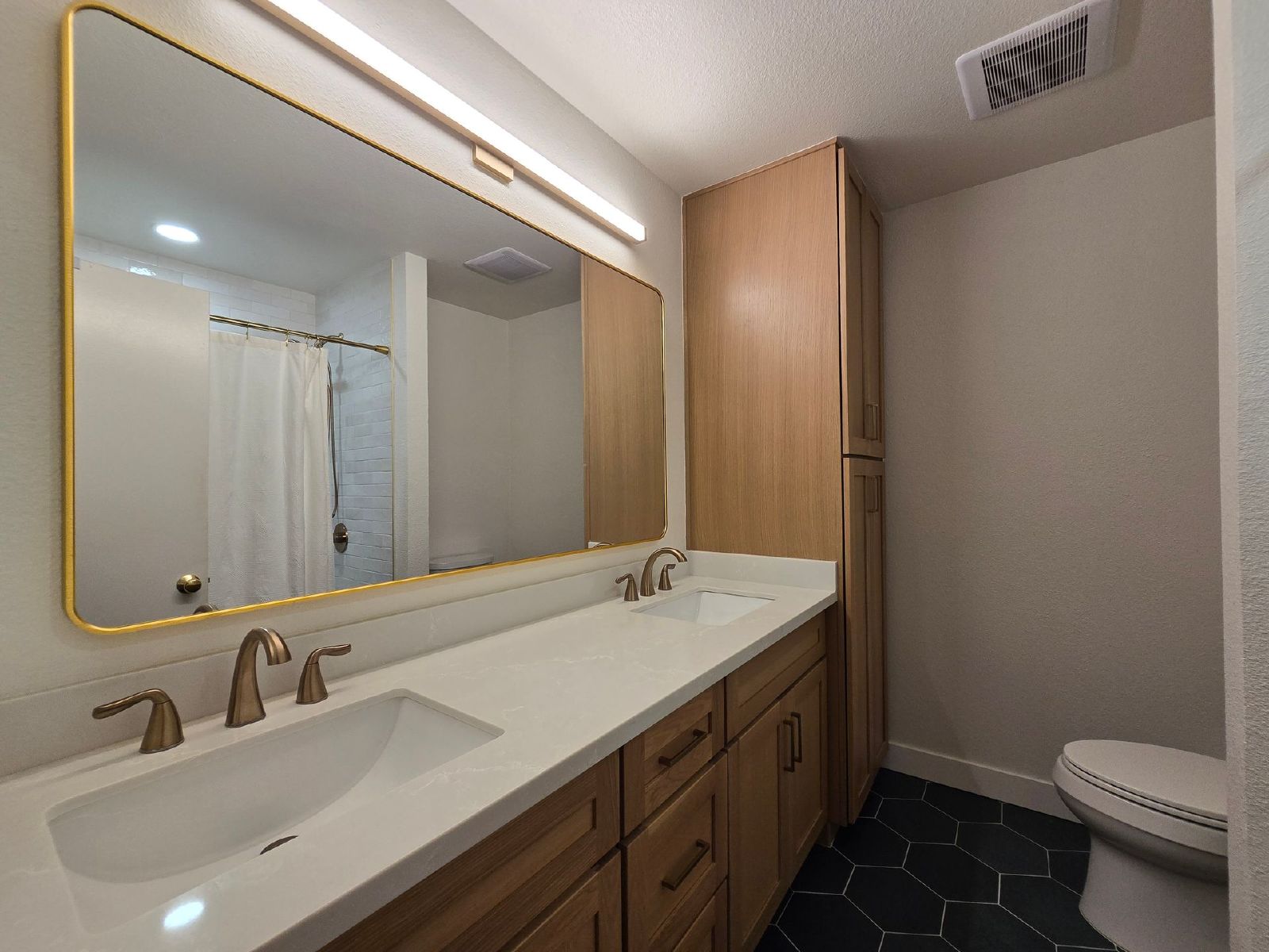 Spectacular, spacious 4-Bedroom Home in Desirable Fletcher Hills property image