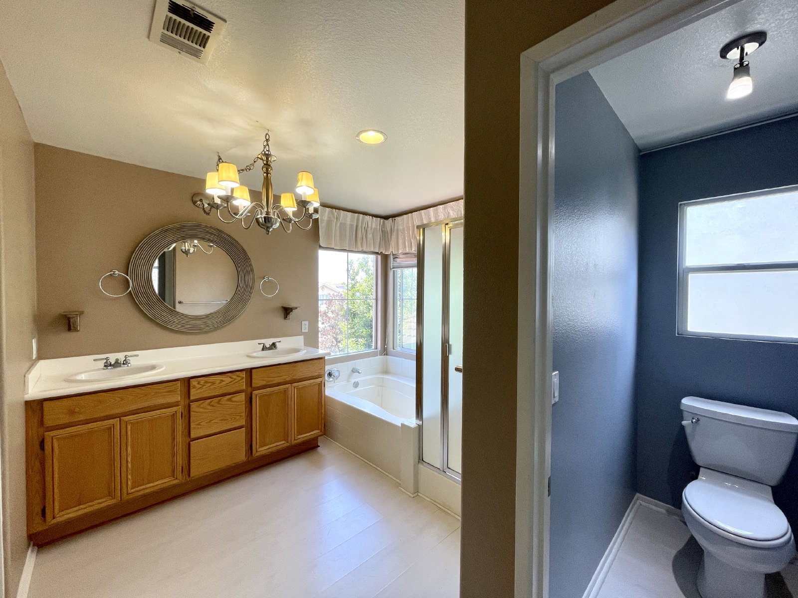 Spacious 4-Bedroom Home in Desirable Ocean View Hills property image