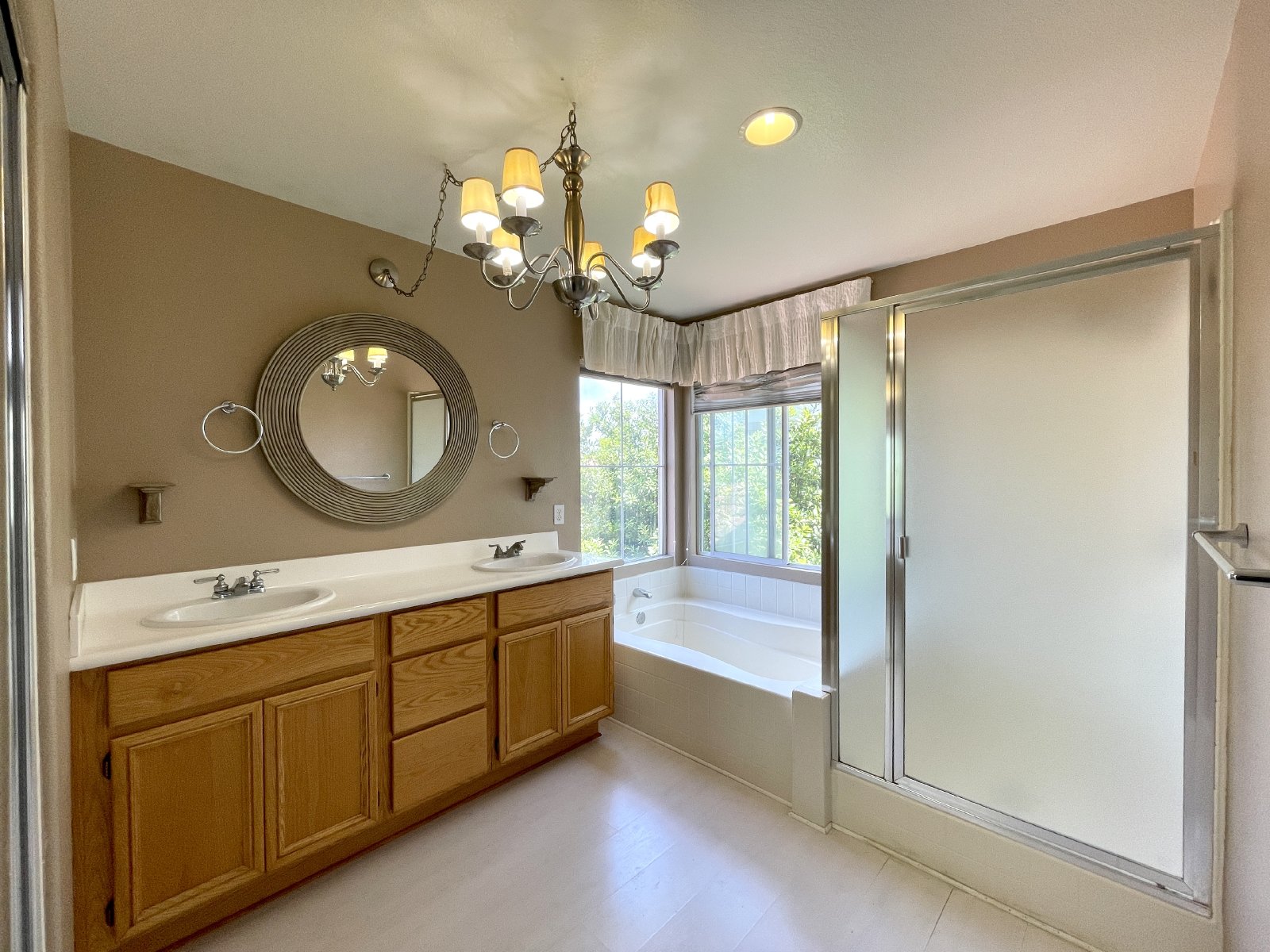 Spacious 4-Bedroom Home in Desirable Ocean View Hills property image