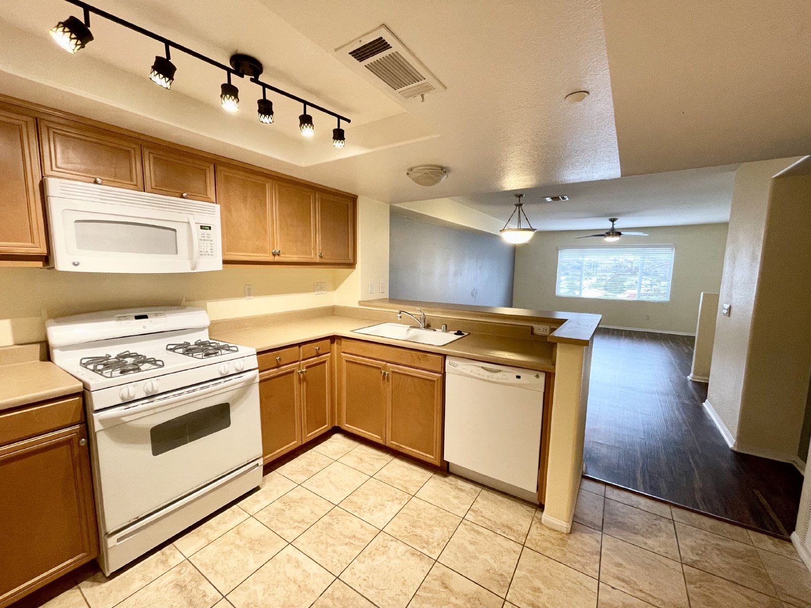 Spacious 3-Bedroom Home in Convenient Lincoln Park Location property image