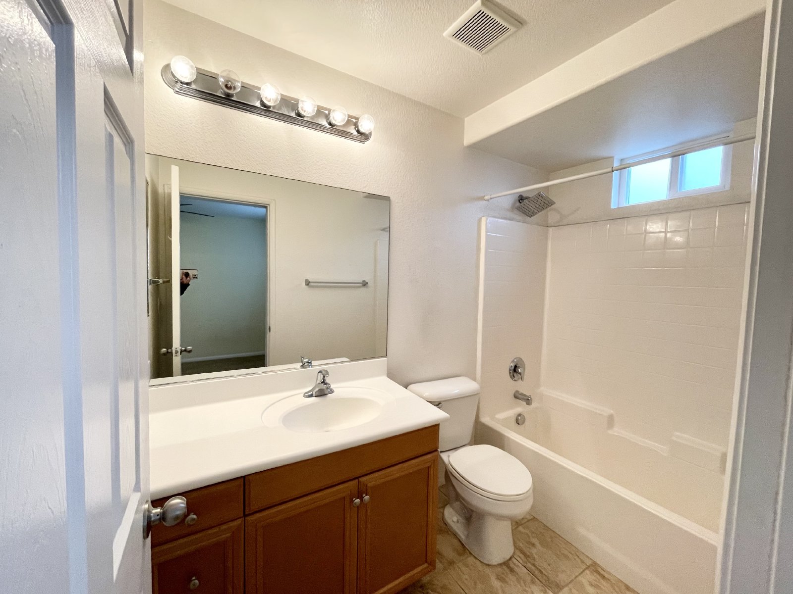 Spacious 3-Bedroom Home in Convenient Lincoln Park Location property image