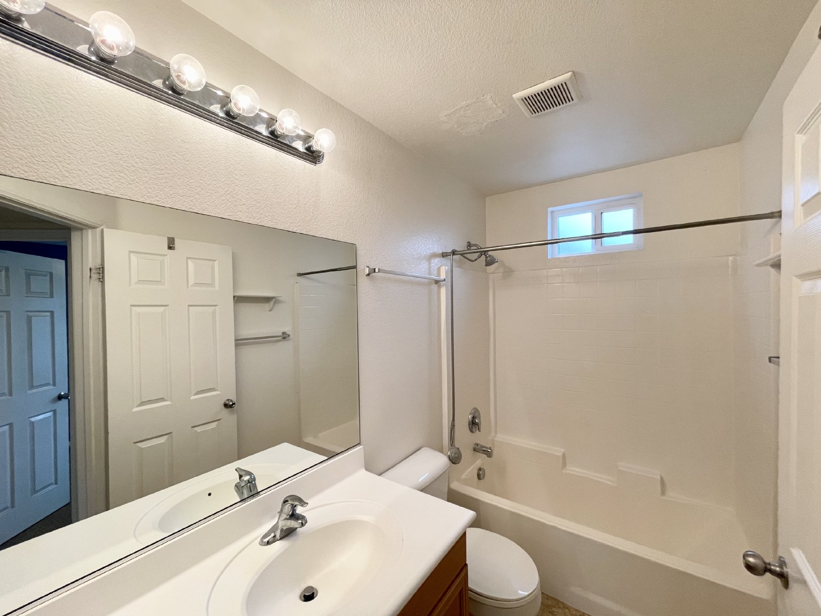 Spacious 3-Bedroom Home in Convenient Lincoln Park Location property image