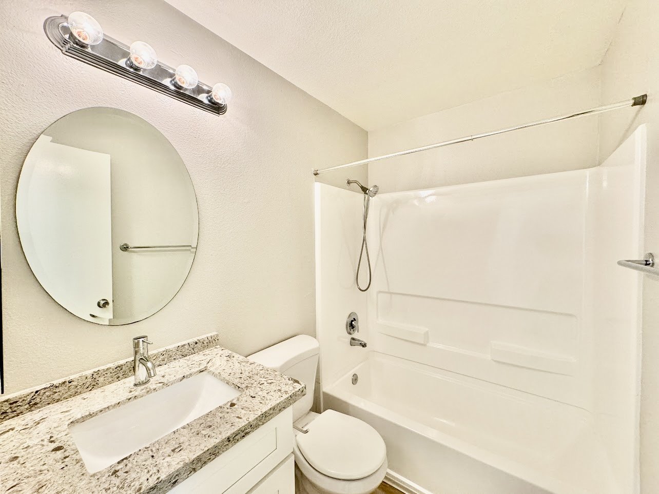 Beautifully Upgraded 2-Bedroom Condo in La Jolla Colony property image