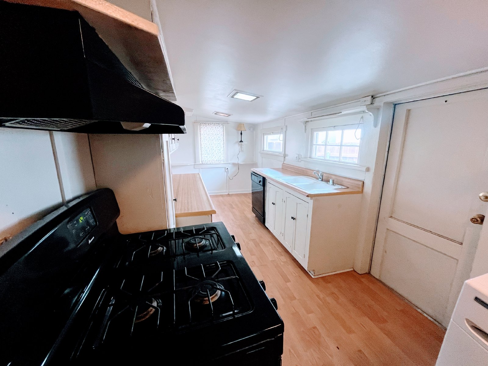 Adorable 2BR / 1BA House in North Pacific Beach property image