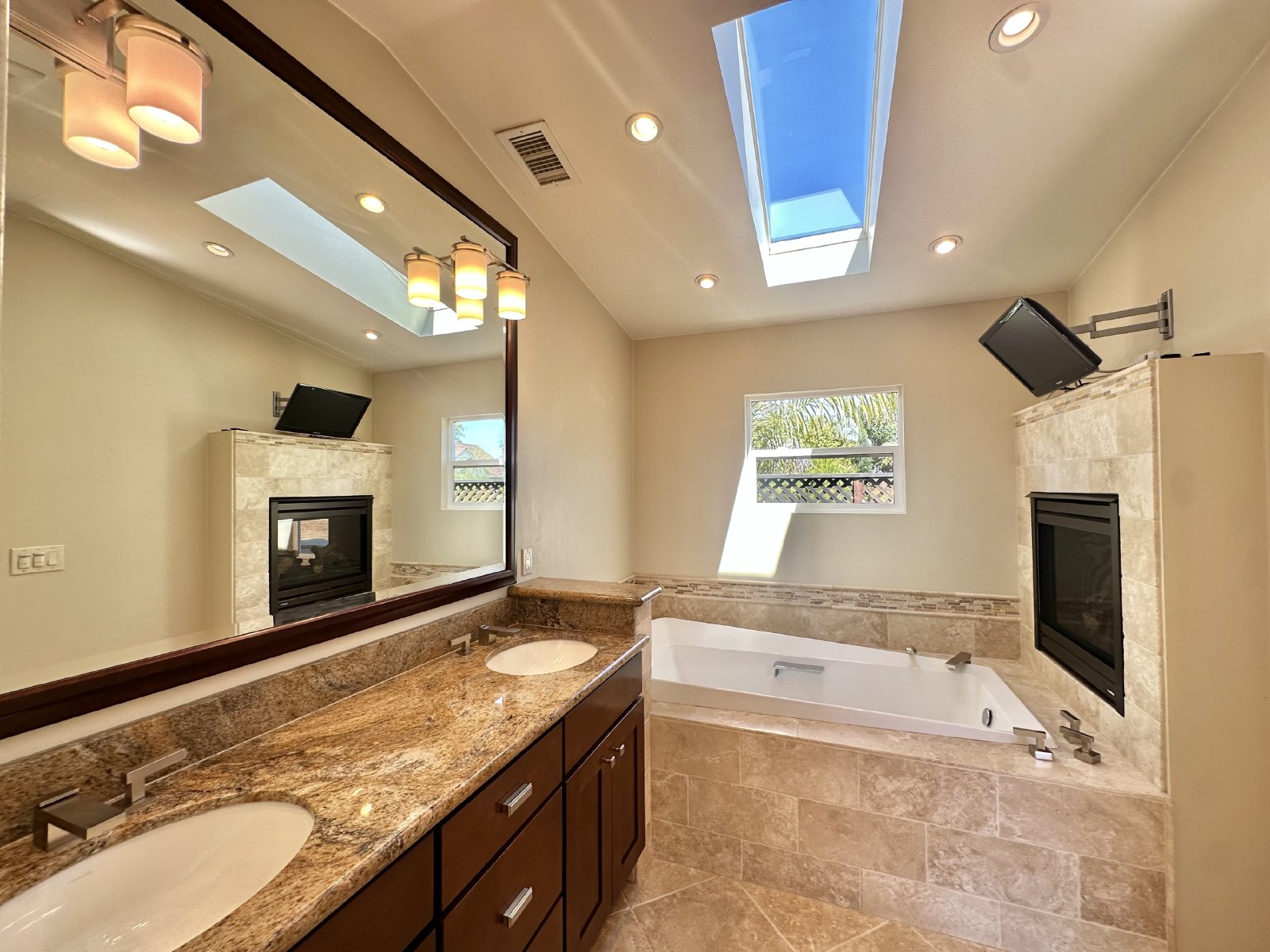 Meticulously Upgraded Single Family Home Point Loma Home Minutes From Liberty Station, Sunset Cliffs And Ocean Beach property image