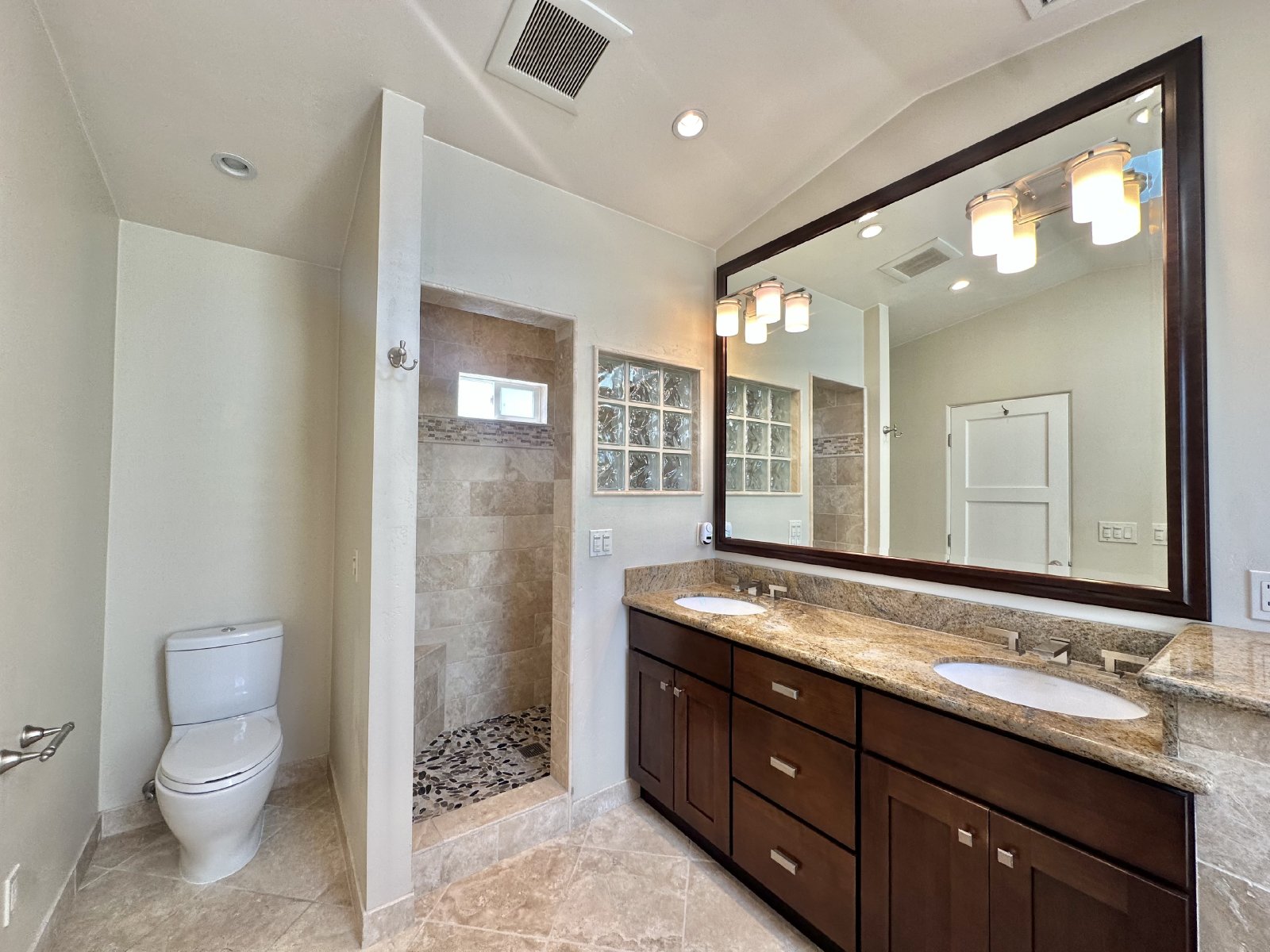 Meticulously Upgraded Single Family Home Point Loma Home Minutes From Liberty Station, Sunset Cliffs And Ocean Beach property image