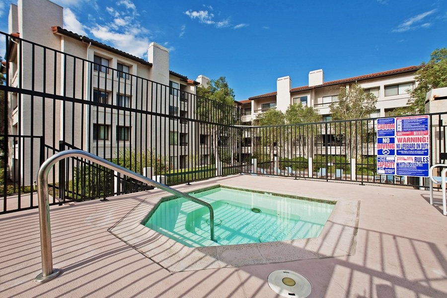 Welcome to our stunning 1-bedroom, 1.5-bathroom condo in Presidio Place! property image