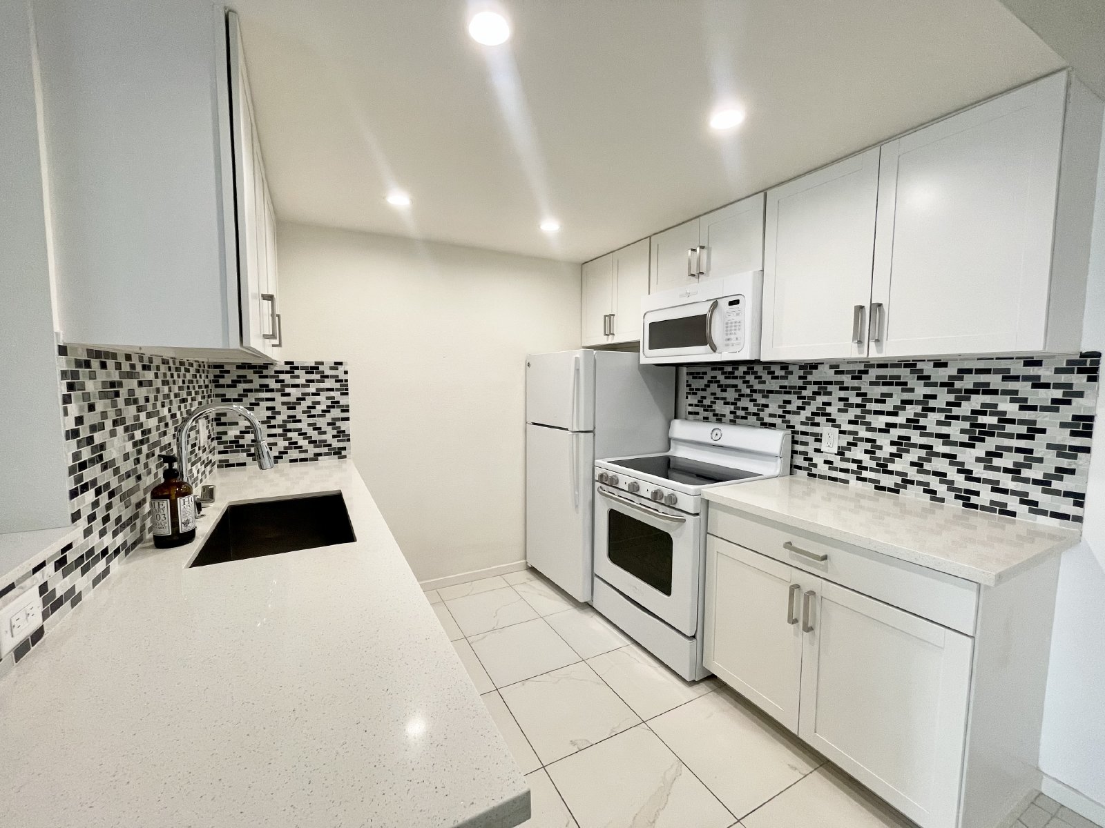 1 Bedroom / 1 Bath Charming Condo in Mission Valley San Diego property image