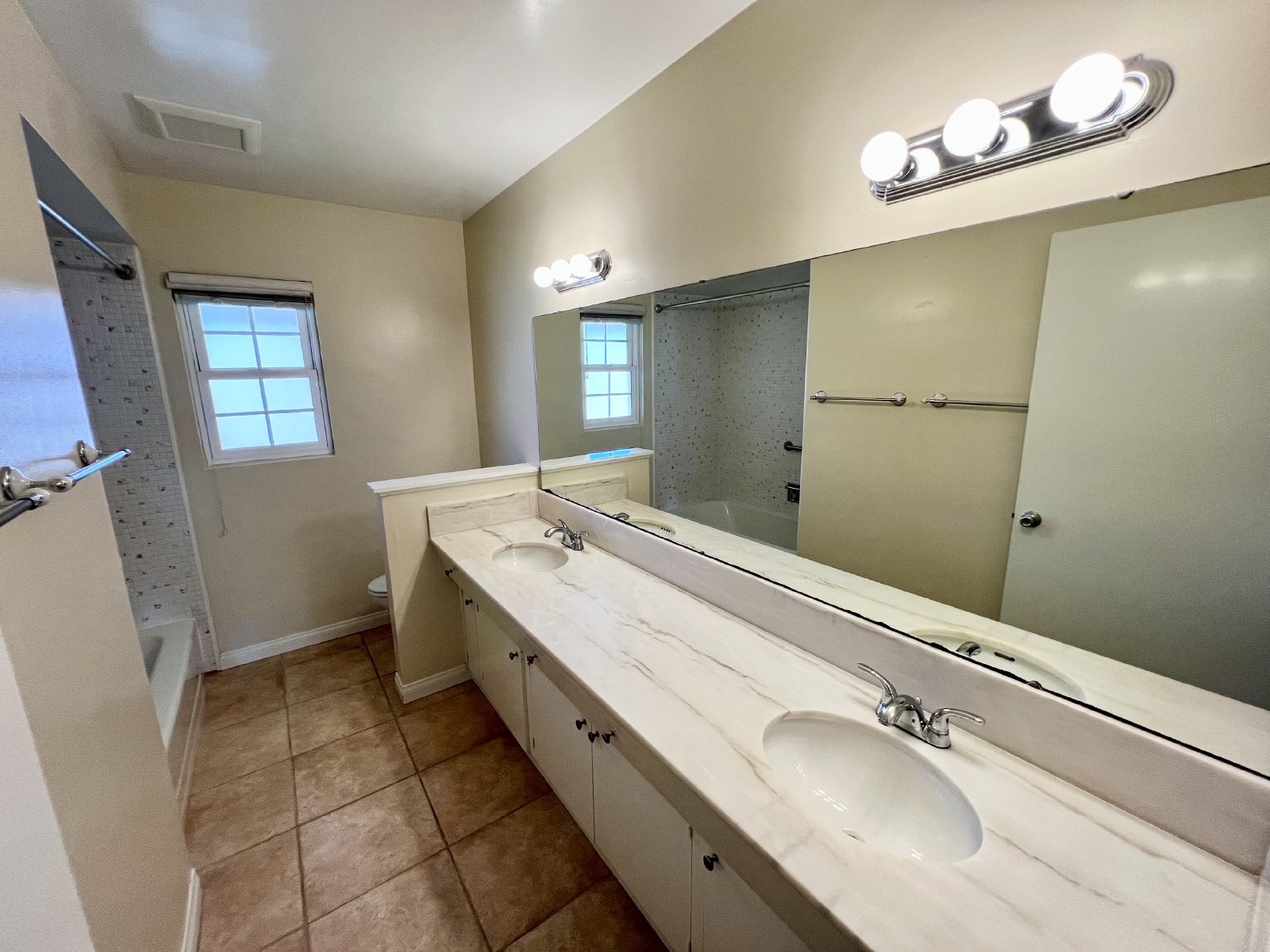 Beautiful 4-Bedroom Home with Modern Upgrades – Spacious 2,820 Sq Ft property image