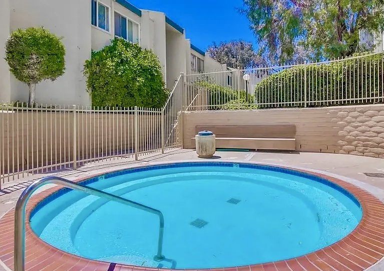 Charming 1-Bedroom Condo with Partial Bay Views & Summer Fireworks! property image