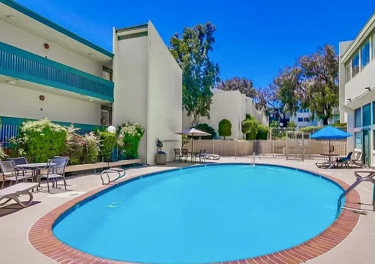 Charming 1-Bedroom Condo with Partial Bay Views & Summer Fireworks! property image