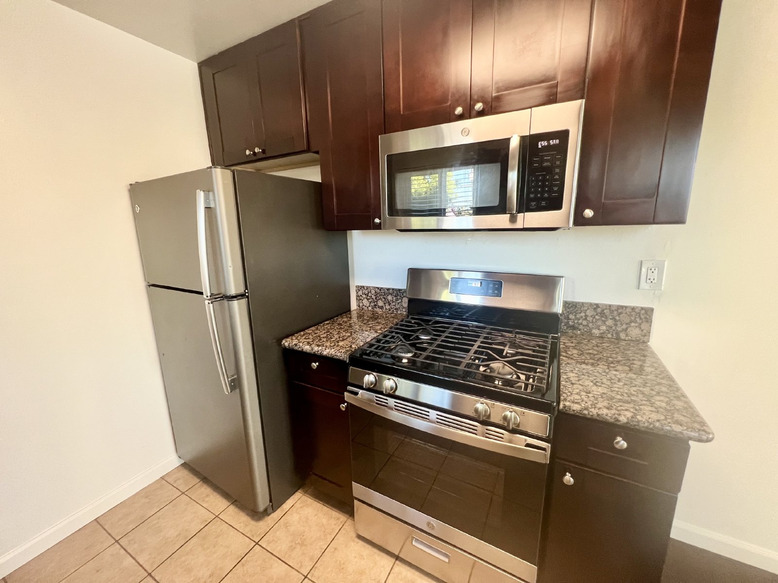 Gorgeous, upgraded 1 bedroom 1 bath with large private balcony, in prime location! Must see! property image