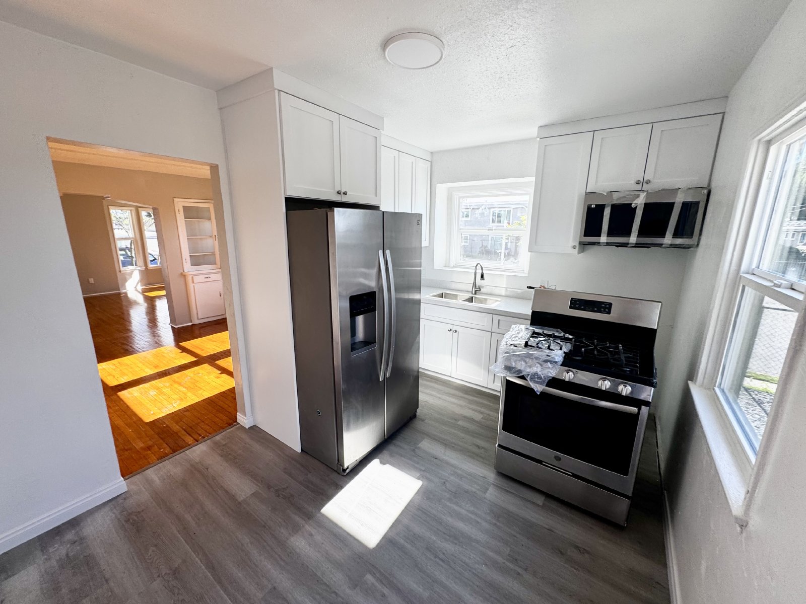 Charming Remodeled 2-Bedroom Home in Mountain View – Corner Lot! property image