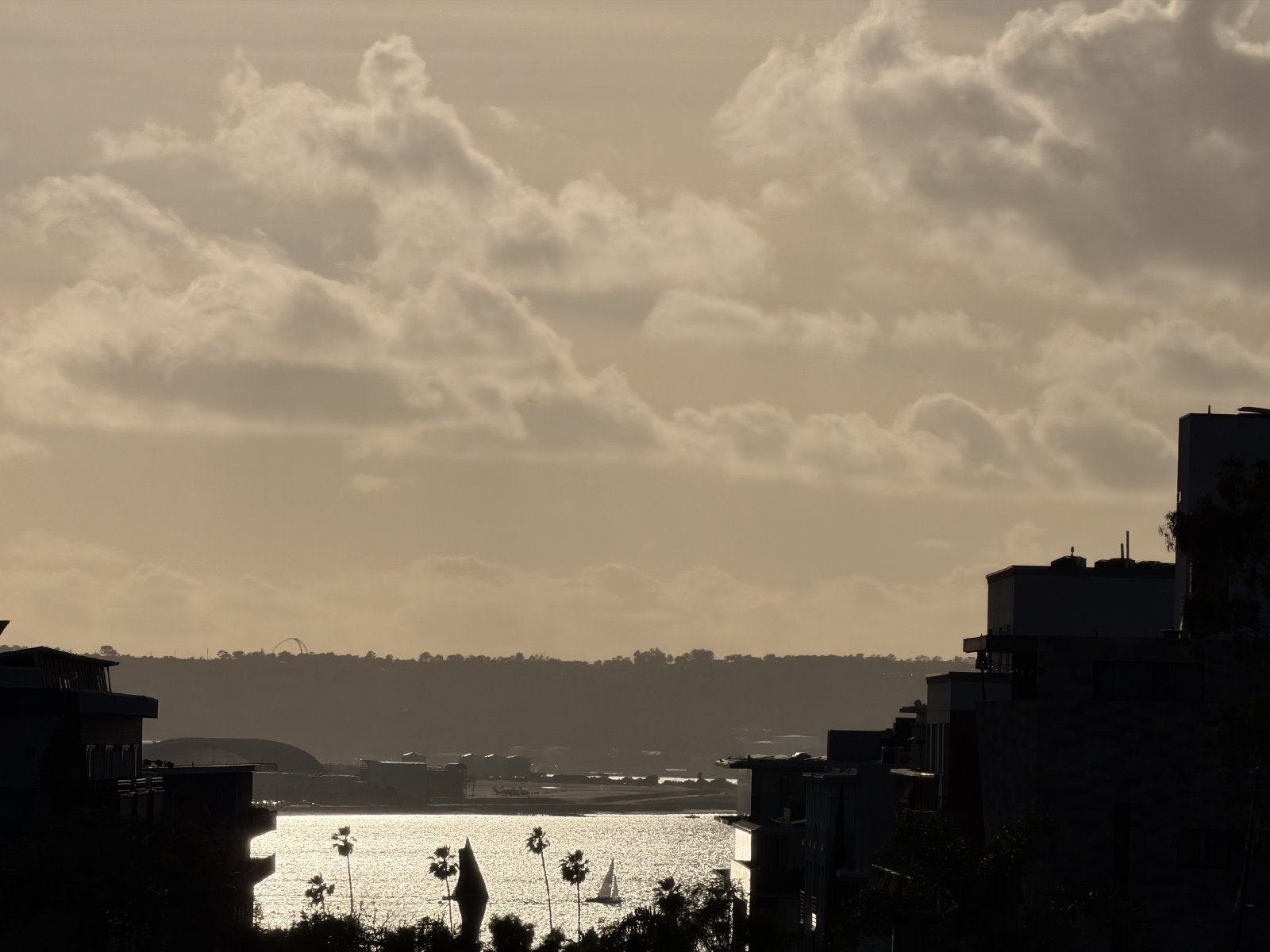 Charming 1 Bedroom in Banker's Hill with Bay Views! Only half a Mile from Waterfront Park! property image