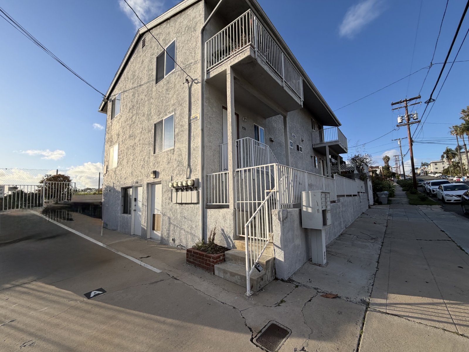 Charming 1 Bedroom in Banker's Hill with Bay Views! Only half a Mile from Waterfront Park! property image