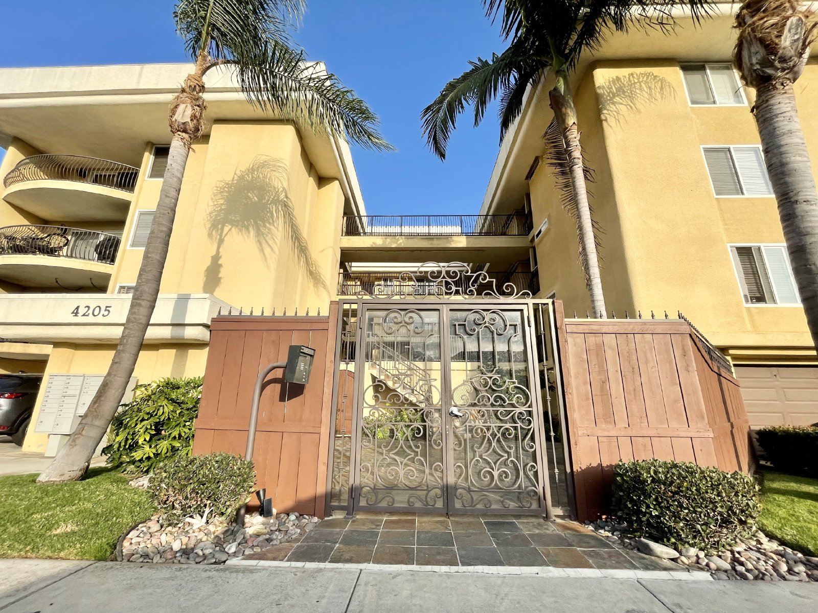 Beautiful 2BD/2BA Condo With Two Parking Spaces in PB property image
