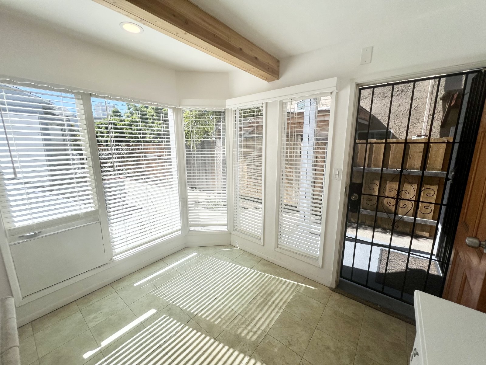 Charming 2-Bedroom Beachside Downstairs Apartment in Pacific Beach property image