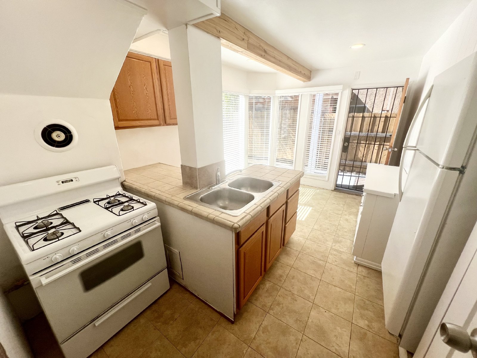 Charming 2-Bedroom Beachside Downstairs Apartment in Pacific Beach property image