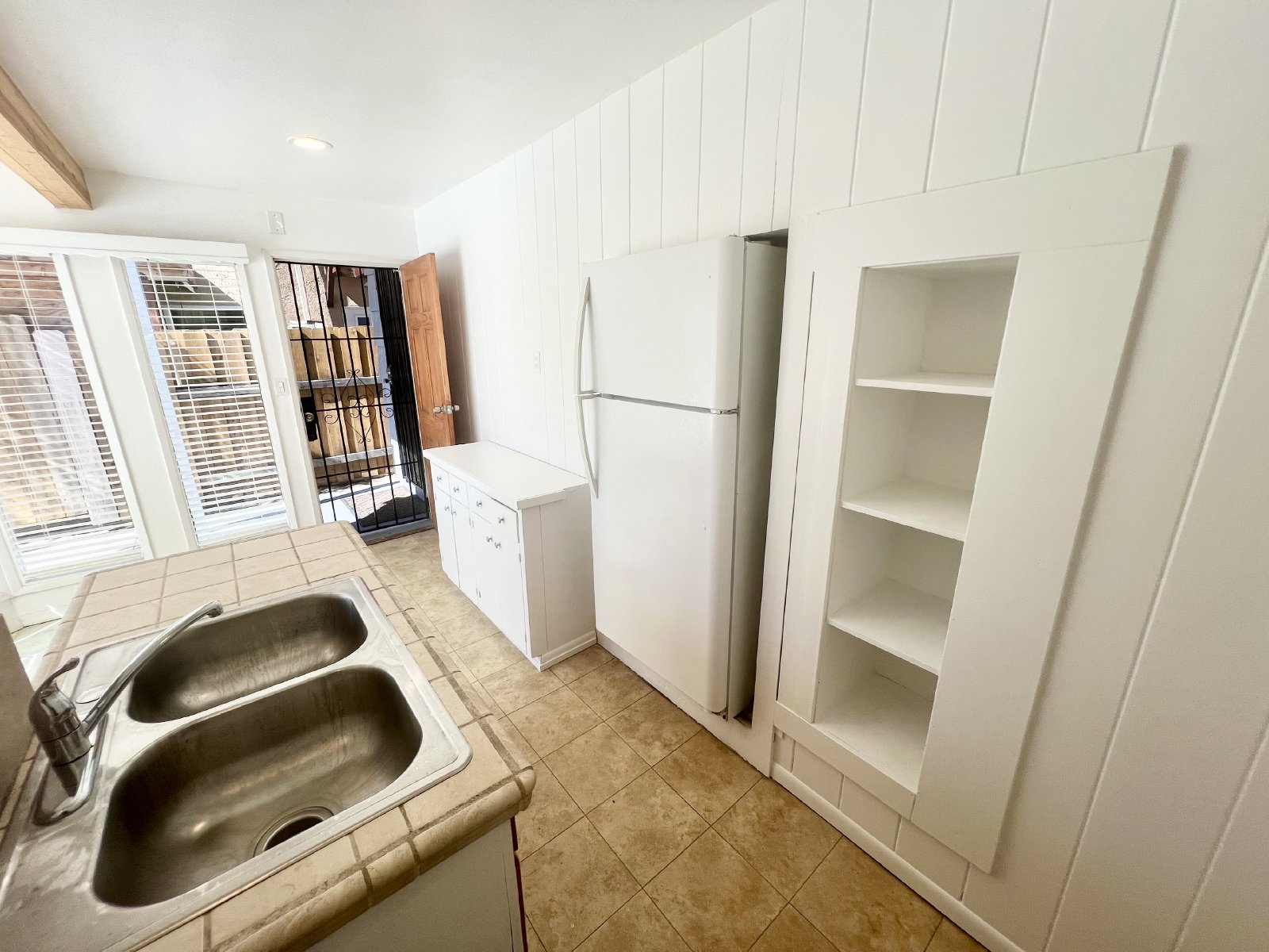 Charming 2-Bedroom Beachside Downstairs Apartment in Pacific Beach property image