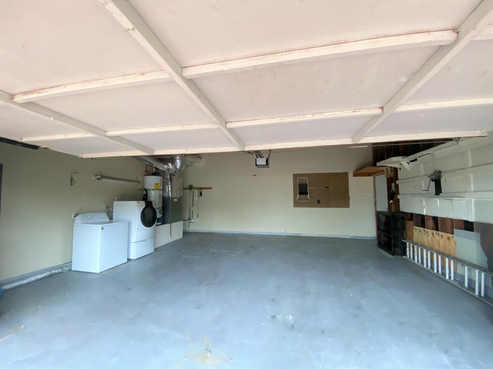 3BR 3BA home, located in beautiful Solana Beach! Spacious layout with lush landscape property image