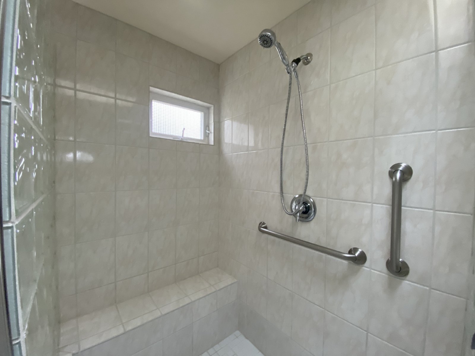 3BR 3BA home, located in beautiful Solana Beach! Spacious layout with lush landscape property image