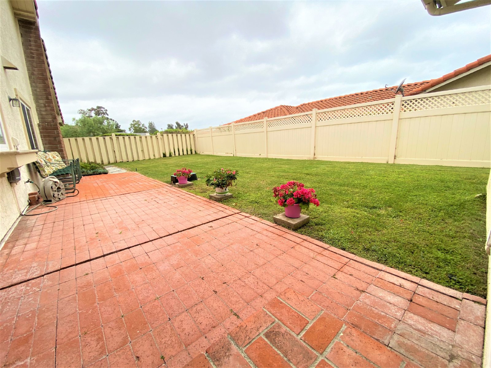 3BR 3BA home, located in beautiful Solana Beach! Spacious layout with lush landscape property image