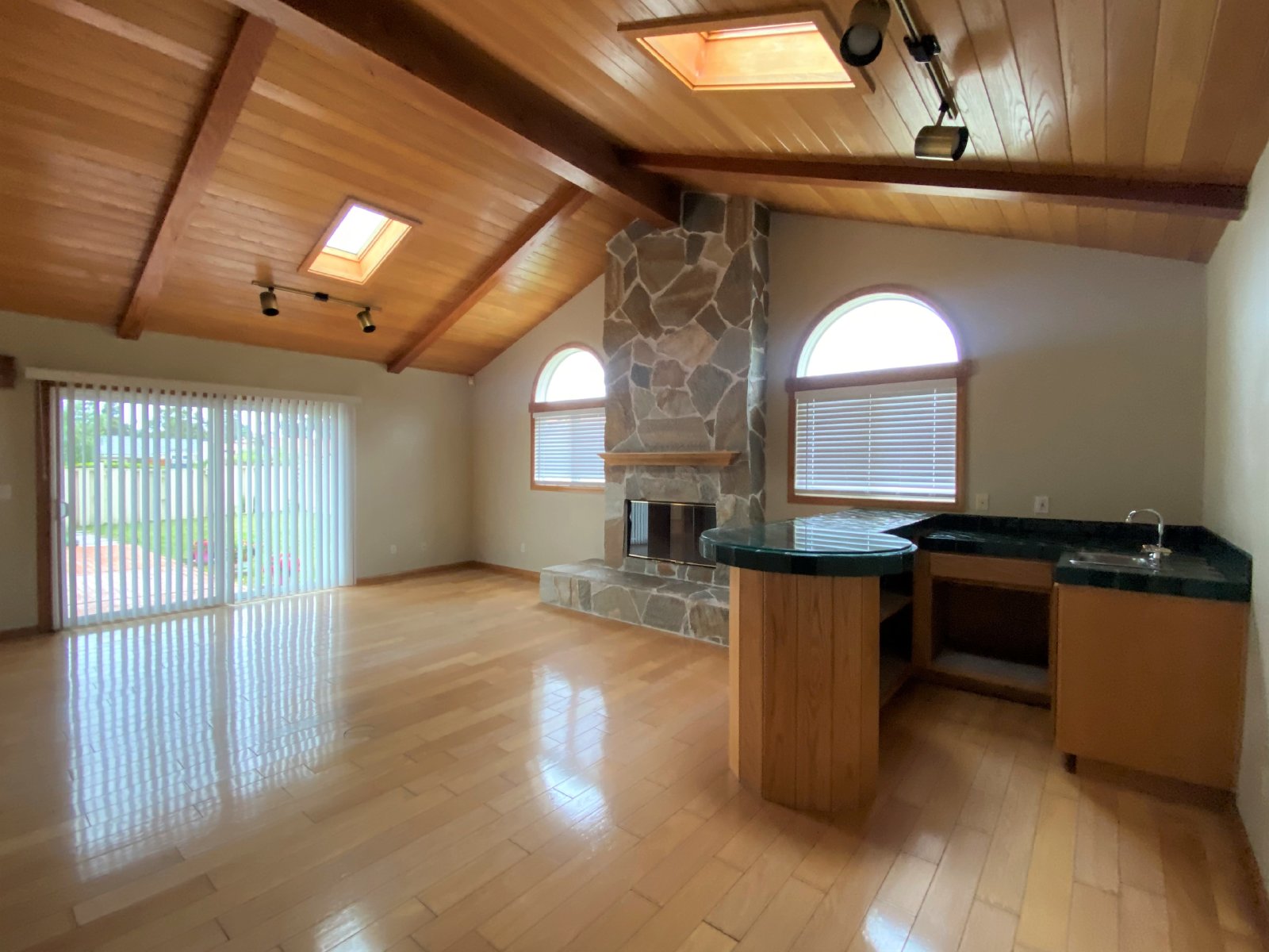 3BR 3BA home, located in beautiful Solana Beach! Spacious layout with lush landscape property image