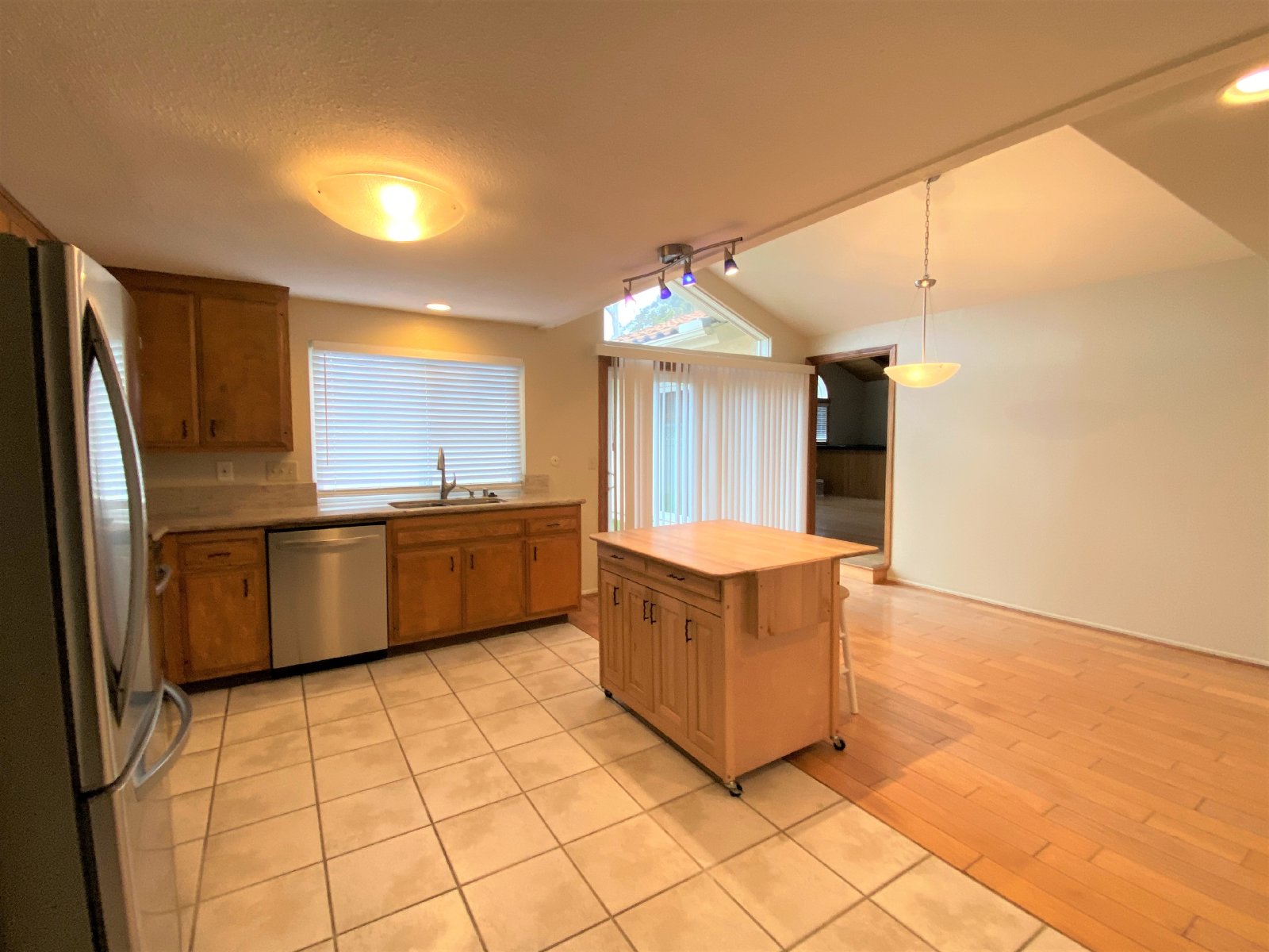 3BR 3BA home, located in beautiful Solana Beach! Spacious layout with lush landscape property image