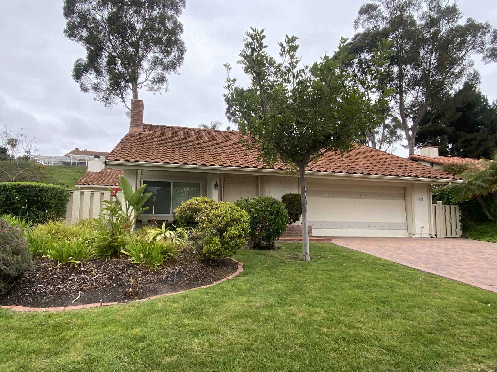 3BR 3BA home, located in beautiful Solana Beach! Spacious layout with lush landscape property image
