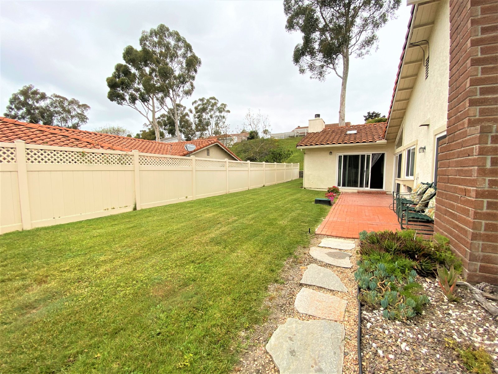 3BR 3BA home, located in beautiful Solana Beach! Spacious layout with lush landscape property image