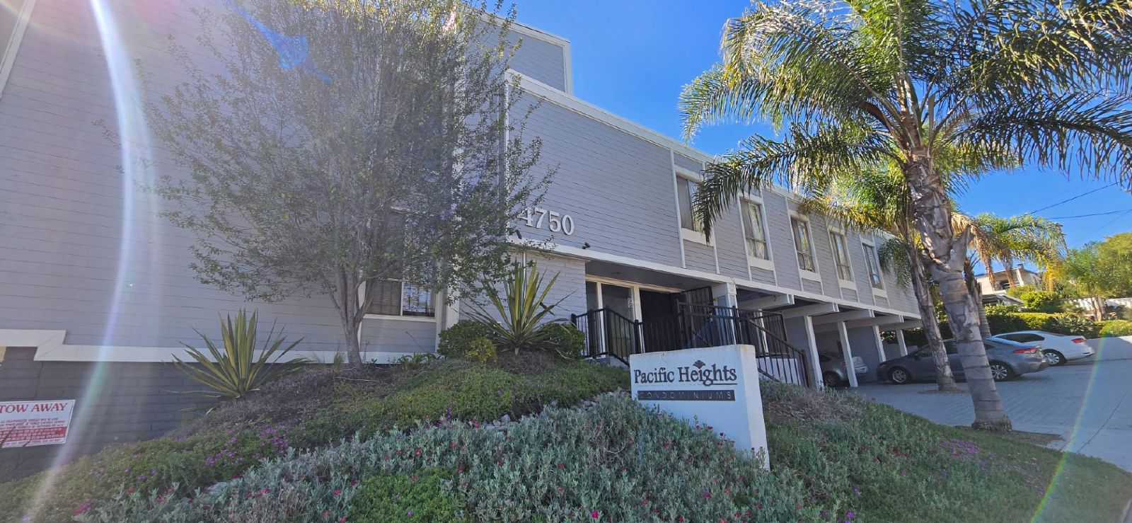 Enjoy coastal living in this fully furnished 1-bedroom, 1-bath condo in Pacific Beach, San Diego property image