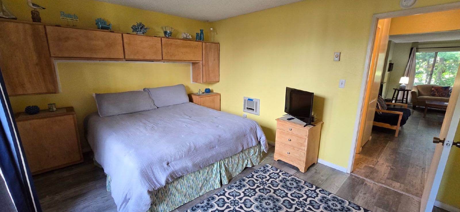 Enjoy coastal living in this fully furnished 1-bedroom, 1-bath condo in Pacific Beach, San Diego property image