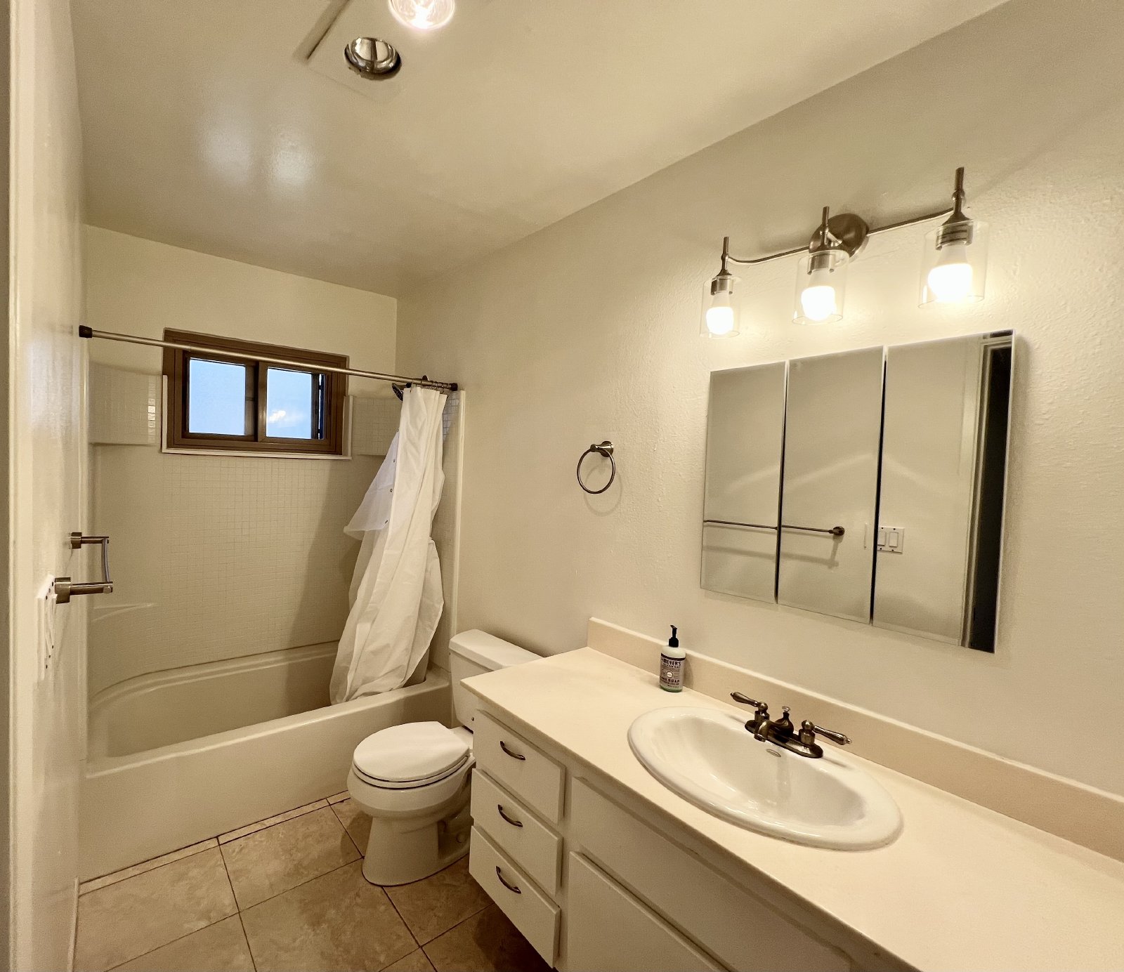 Spacious 2BR/1.5BA Townhome with A/C, Parking & Luxury Community Amenities property image