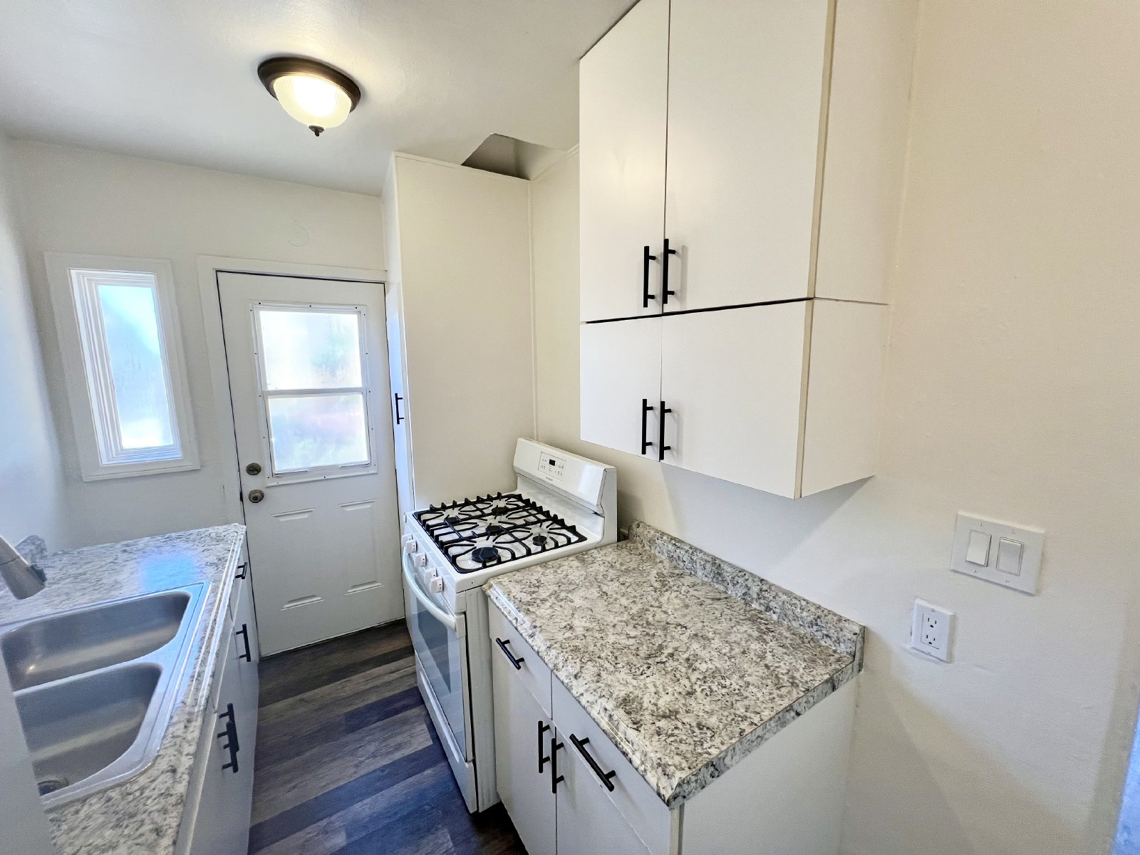 Charming and updated 1-bedroom, 1-bath apartment available now property image