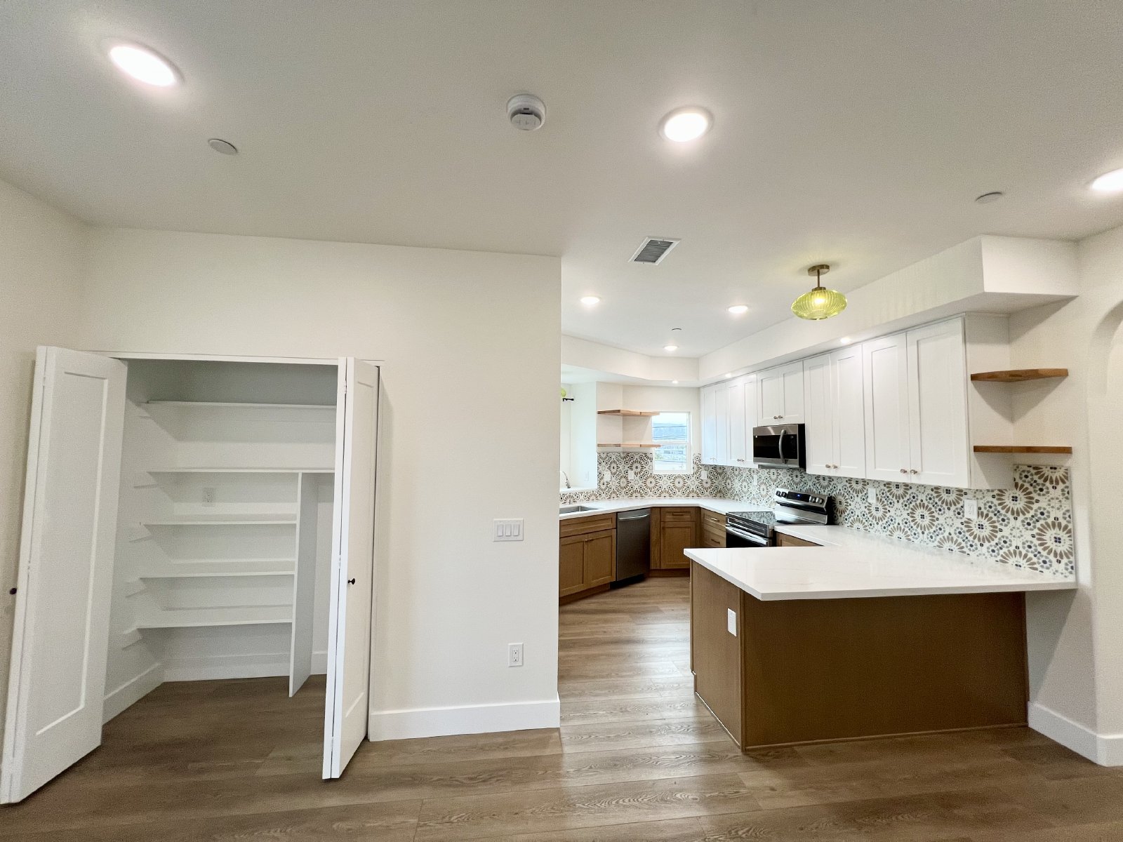 Beautiful 3 Bedroom, 2 Bathroom Duplex in Newer 5-Unit Community property image