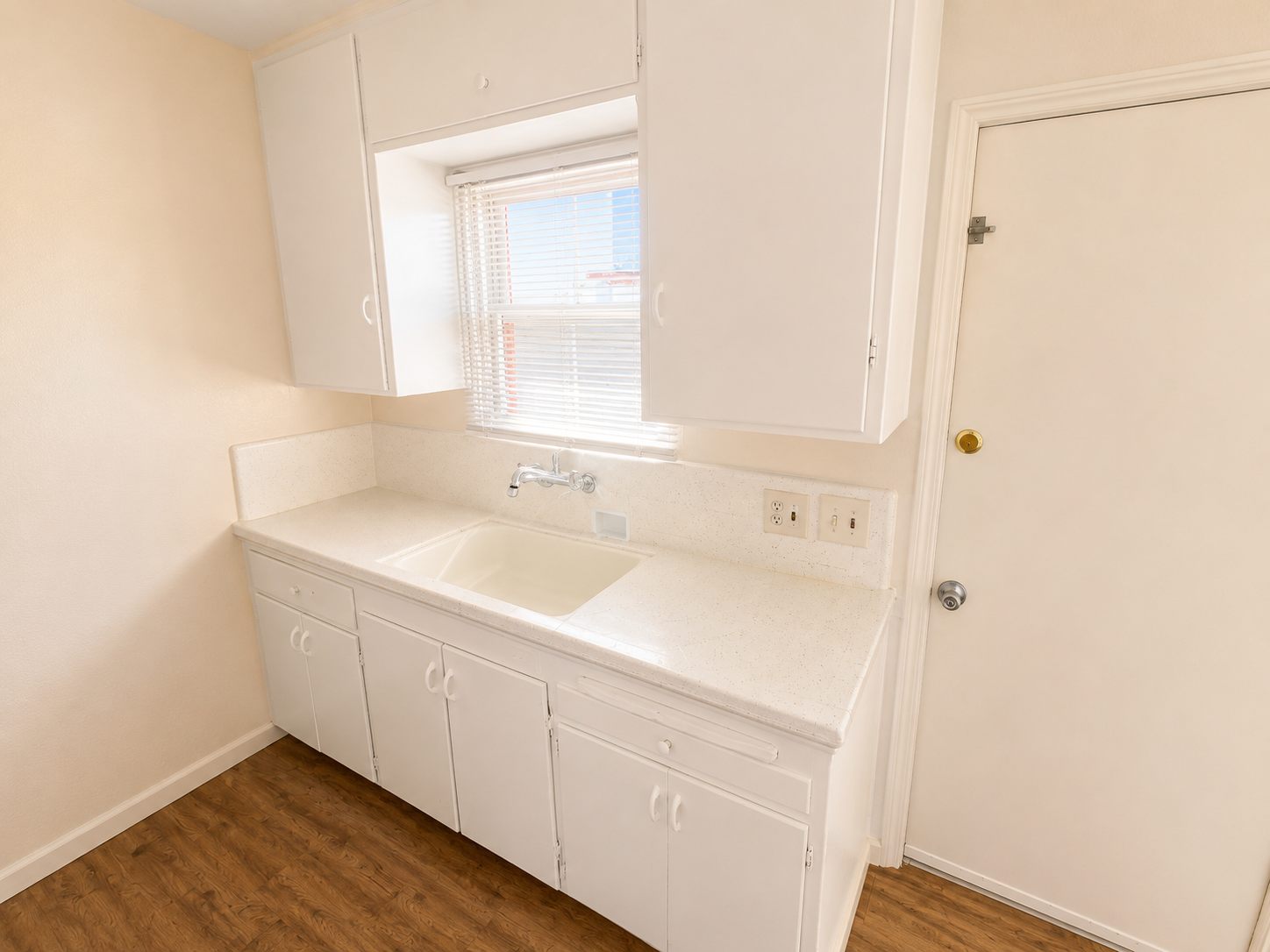 Charming 1-Bedroom Duplex in the Heart of Old Town with Garage & Hardwood Floors property image