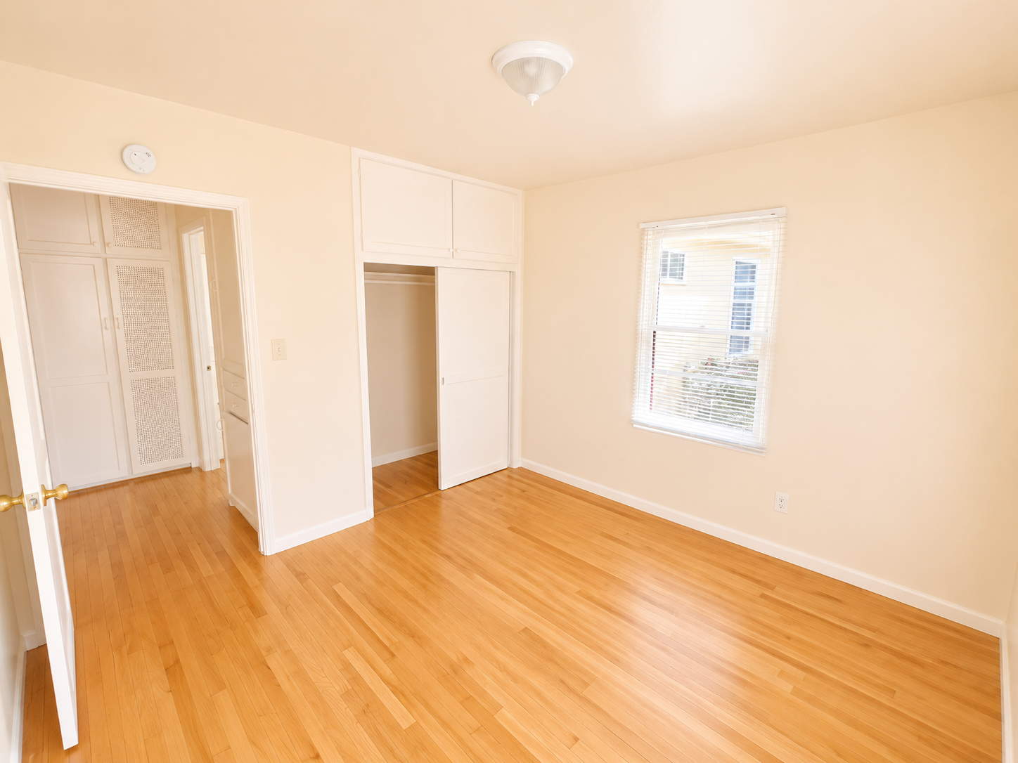 Charming 1-Bedroom Duplex in the Heart of Old Town with Garage & Hardwood Floors property image