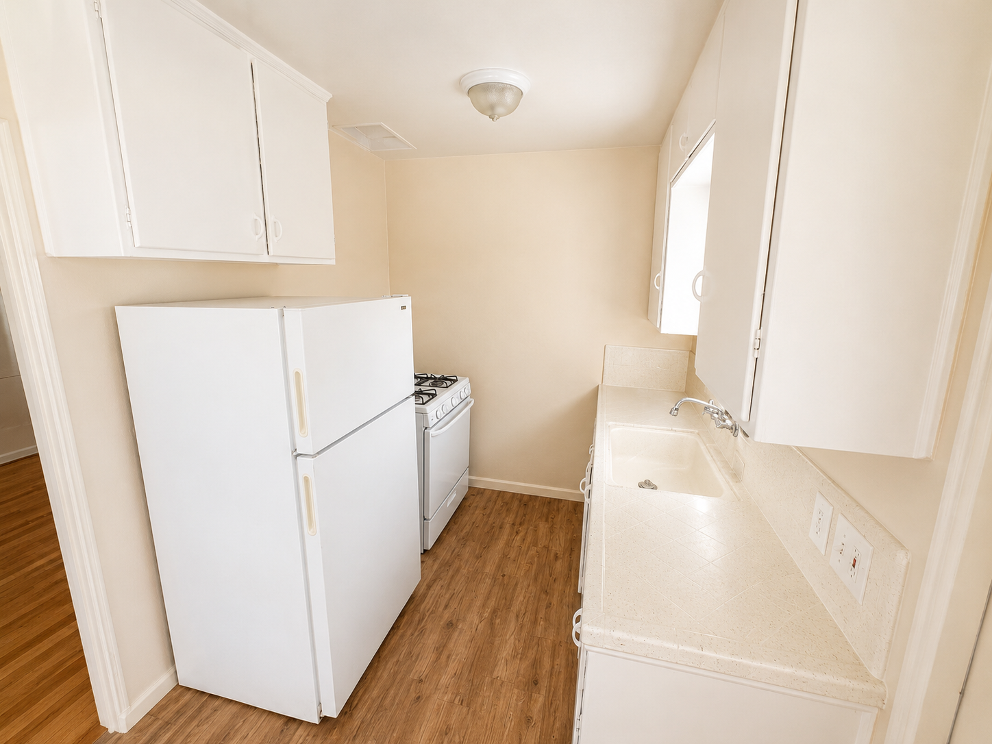 Charming 1-Bedroom Duplex in the Heart of Old Town with Garage & Hardwood Floors property image