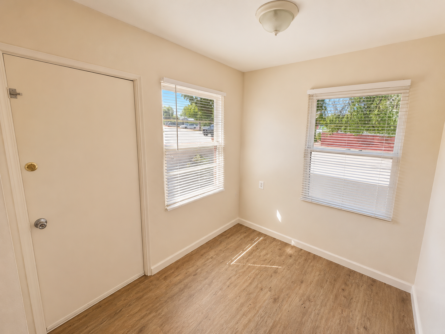 Charming 1-Bedroom Duplex in the Heart of Old Town with Garage & Hardwood Floors property image