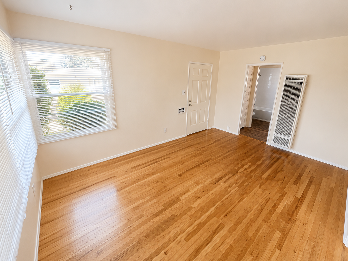 Charming 1-Bedroom Duplex in the Heart of Old Town with Garage & Hardwood Floors property image