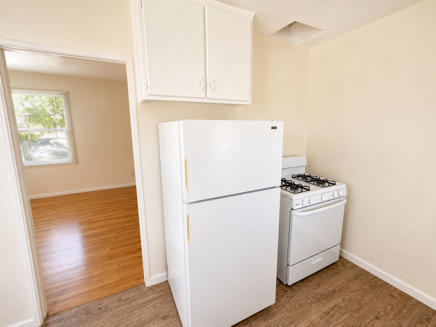 Charming 1-Bedroom Duplex in the Heart of Old Town with Garage & Hardwood Floors property image