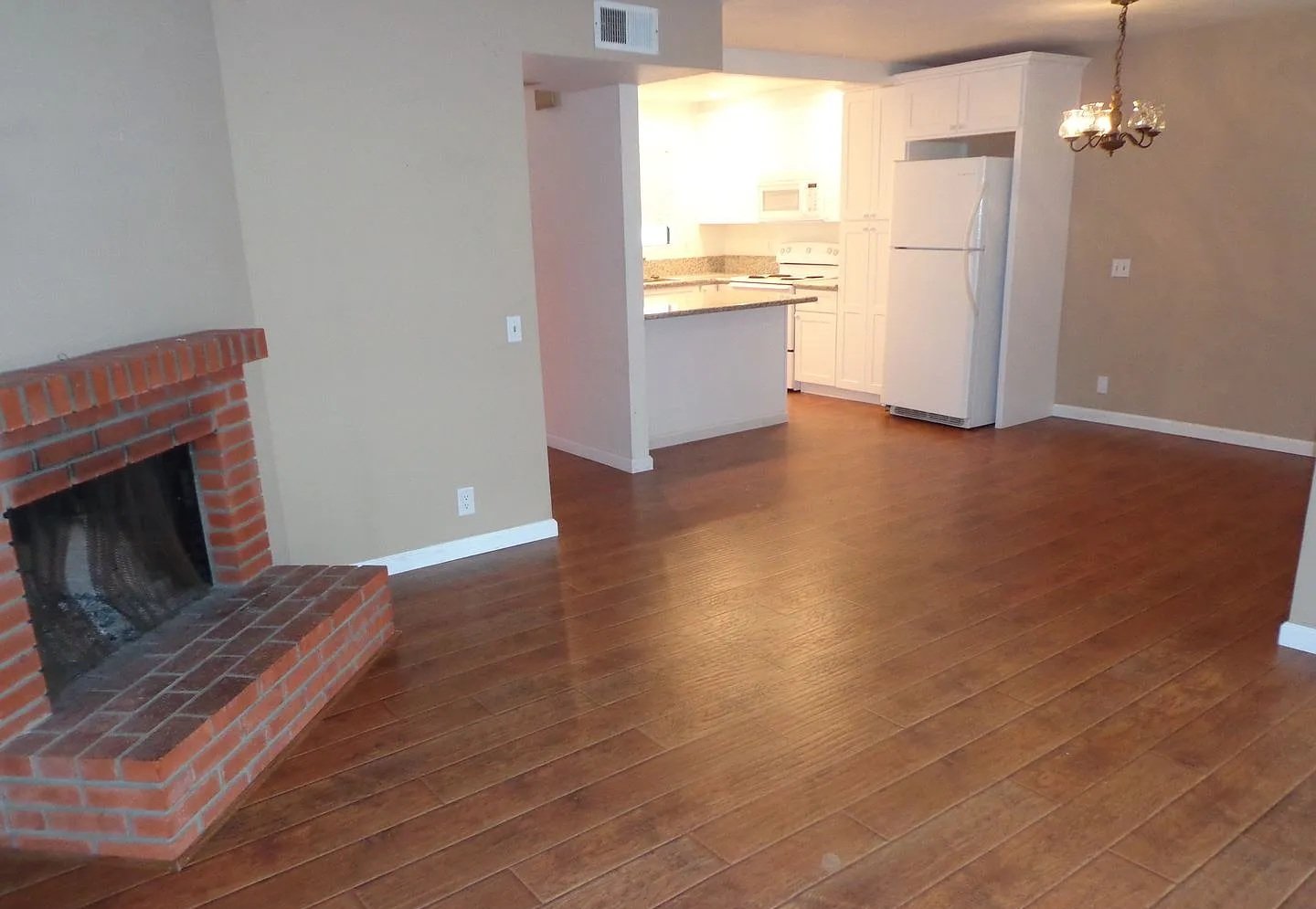 Gorgeous Pacific Beach 2 Bed 2.5 Bath Townhouse property image