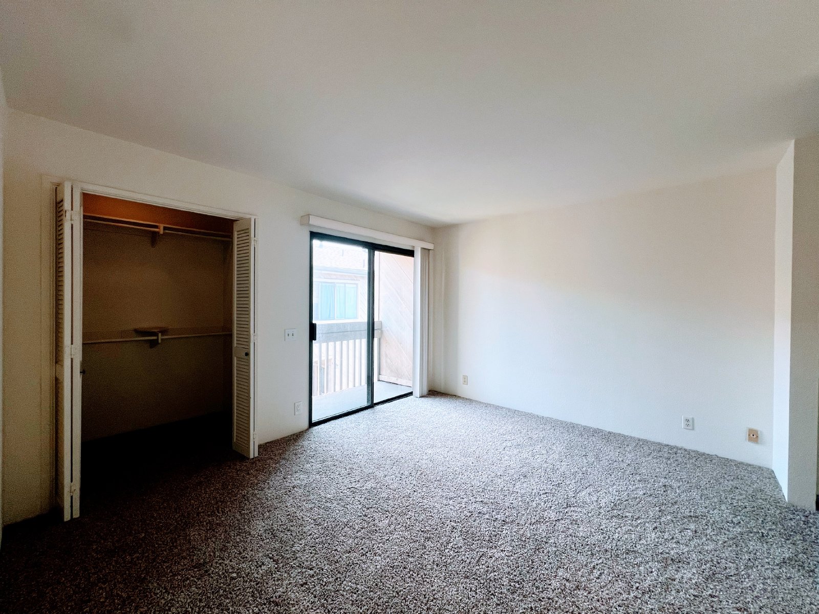 Gorgeous Pacific Beach 2 Bed 2.5 Bath Townhouse property image