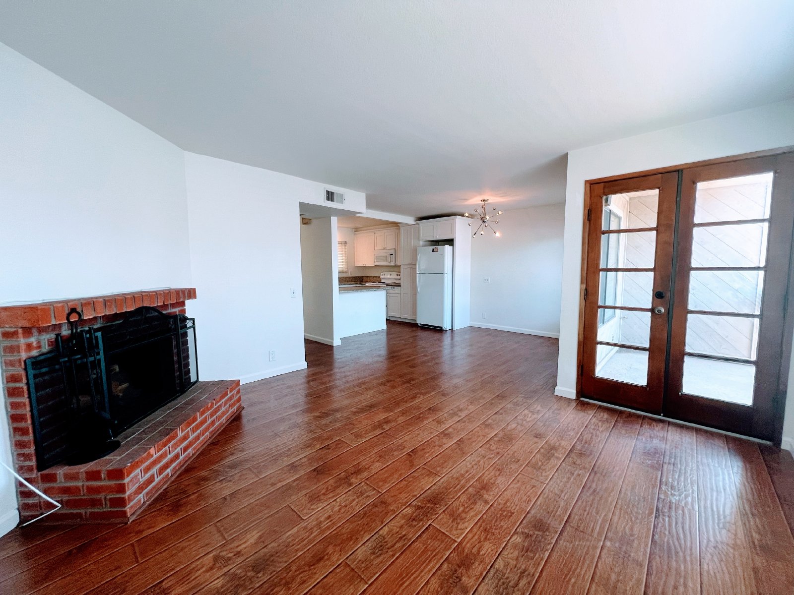 Gorgeous Pacific Beach 2 Bed 2.5 Bath Townhouse property image
