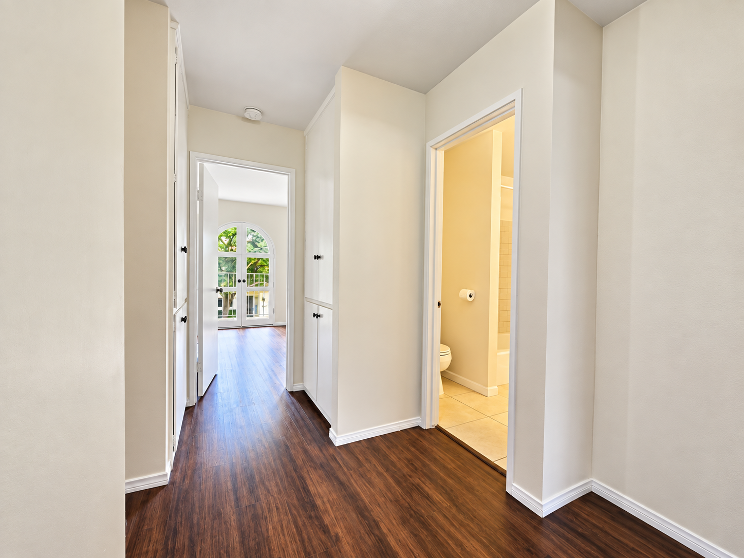Spacious 3-Bedroom Townhome in a Prime Central San Diego Location property image