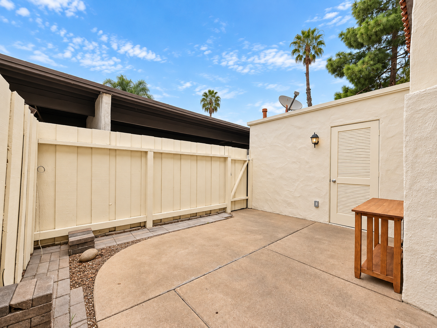 Spacious 3-Bedroom Townhome in a Prime Central San Diego Location property image