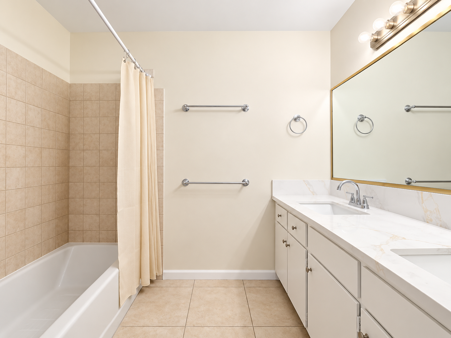 Spacious 3-Bedroom Townhome in a Prime Central San Diego Location property image